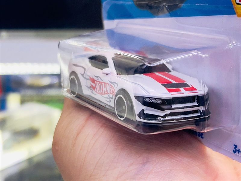  Mô hình xe Ford Mustang Dark Horse white Hotwheels kim loại có bản quyền chính hãng tỉ lệ 1:64 C4982-FO 