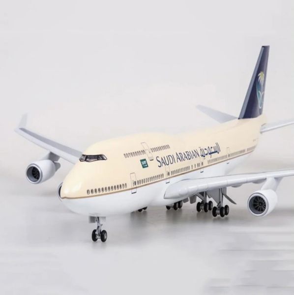  Mô hình máy bay Saudi Arabian Boeing B747 có bánh xe kích thước 47cm no led MB47106 