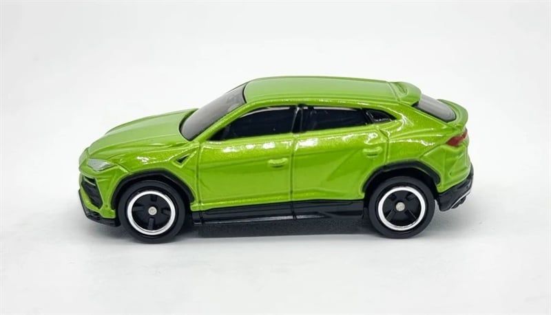  Mô hình xe Asia 150 Lamborghini Urus - 24 tỉ lệ 1:64 Tomica 944126 