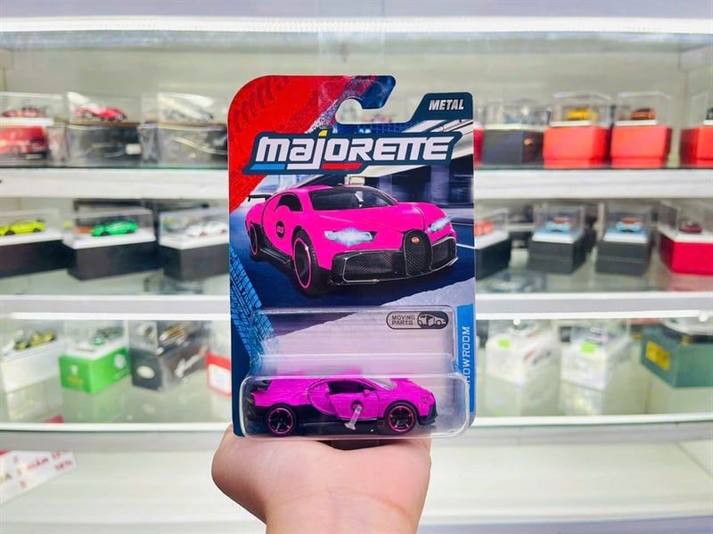 Mô hình xe Showroom Bugatti Chiron Pur Sport pink premium tỉ lệ 1:64 Majorette 8502000000 