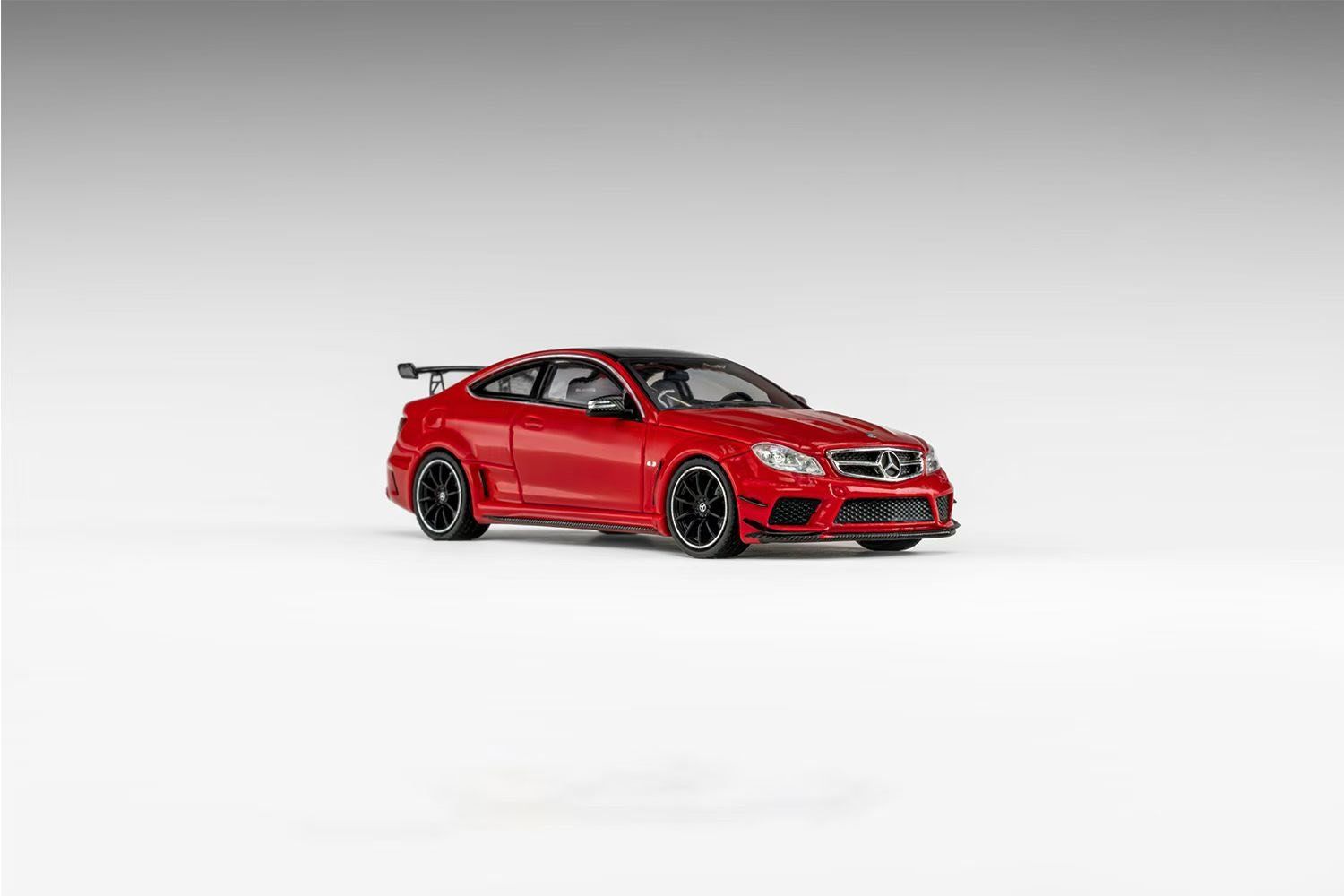  Mô hình xe Mercedes Benz C63 BS Edition wing tỉ lệ 1:64 Classic Garage model OT64653 