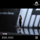  Hộp trưng bày mô phỏng showroom Mercedes-Benz có bàn xoay - đèn kèm nhân vật kích thước 20 cm x 15 cm x 13 cm tỉ lệ 1:64 MoreArt MO917006 