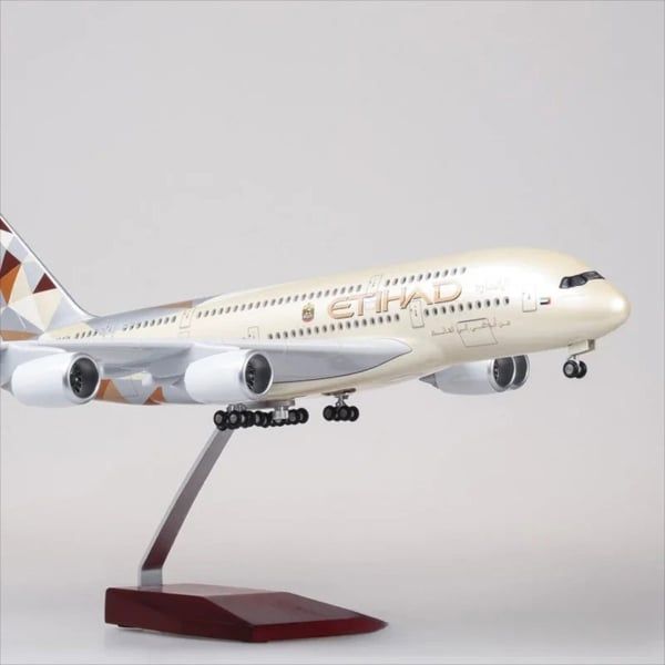  Mô hình máy bay Etihad Airbus A380 có bánh xe kích thước 47cm MB47100 
