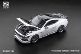  Mô hình xe Ford Mustang Dark Horse white 2024 mở capo tỉ lệ 1:64 DCM model OT64468 