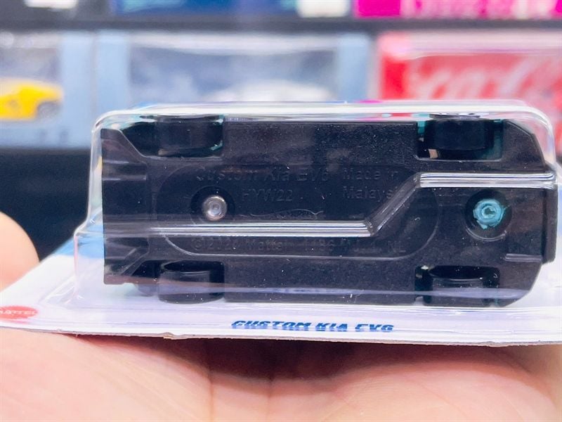  Mô hình xe tải Custom KIA EV6 Fantasy Hotwheels kim loại có bản quyền chính hãng tỉ lệ 1:64 C4982-FA 