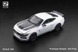  Mô hình xe Ford Mustang Dark Horse white 2024 mở capo tỉ lệ 1:64 DCM model OT64468 