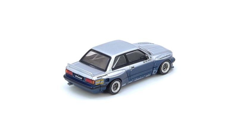  Mô hình xe BMW PANDEM E30 M3 Silver/Blue tỉ lệ 1:64 Inno64 IN64-E30P-SILBLU 