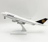 Mô hình máy bay Lufthansa B747 có bánh xe - kích thước 30cm MB30053 