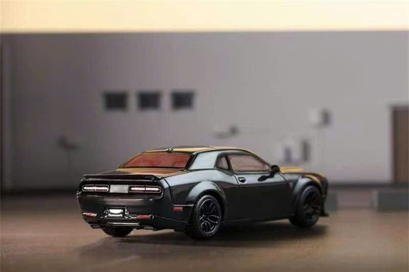  Mô hình xe Dodge Challenger SRT Hellcat Pitch Black tỉ lệ 1:64 Stance Hunter OT64948 