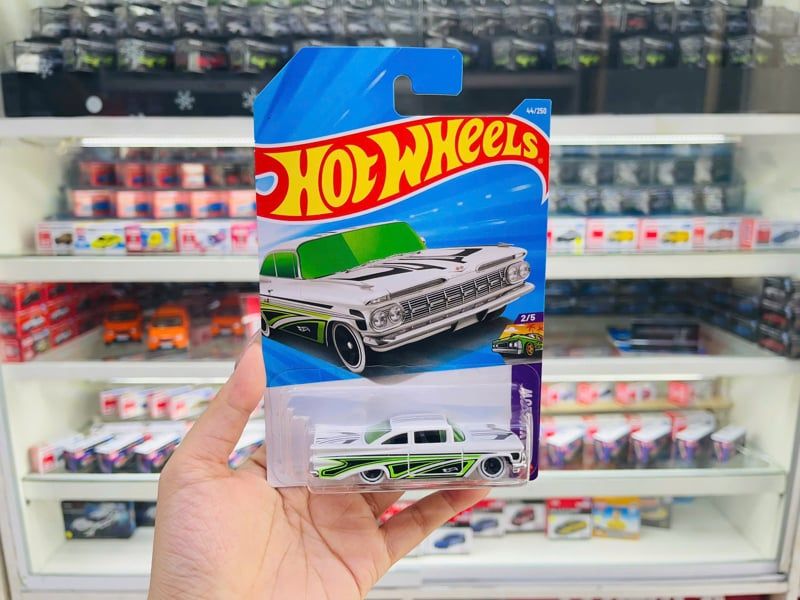  Mô hình xe Chevrolet '69 Impala green Hot Wheels kim loại có bản quyền chính hãng tỉ lệ 1:64 C4982-CV 