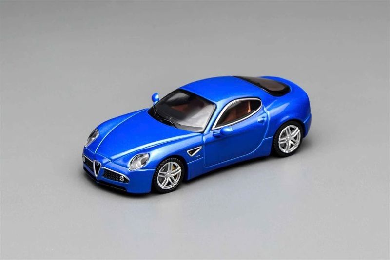  Mô hình xe Alfa Romeo 8C Competizione 2008 Blu Magnetico Metallic tỉ lệ 1:64 Motorhelix M69055 