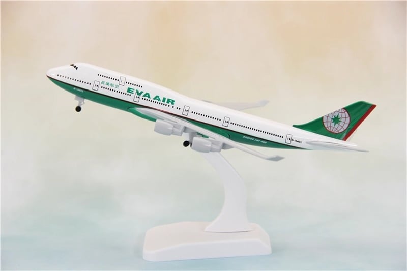  Mô hình máy bay EVA AIR Boeing B747 20cm có bánh xe MB20146 