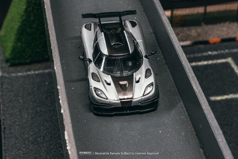  Mô hình xe Koenigsegg One:1 Silver tỉ lệ 1:64 Tarmac Works T64G-TL054-SL 