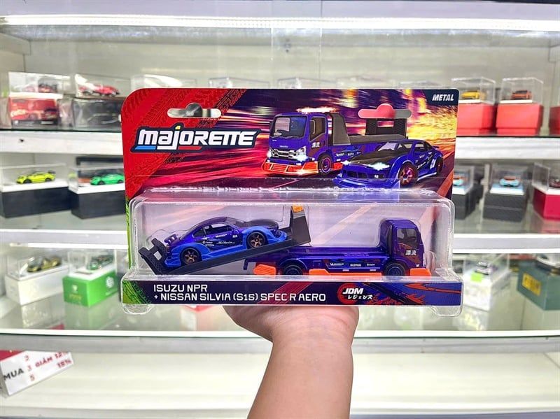  Mô hình xe JDM Legends Tuning Transporter Isuzu NPR with Nissan S15 Spec A Ero 18.8cm tỉ lệ 1:64 Majorette 8504103000 