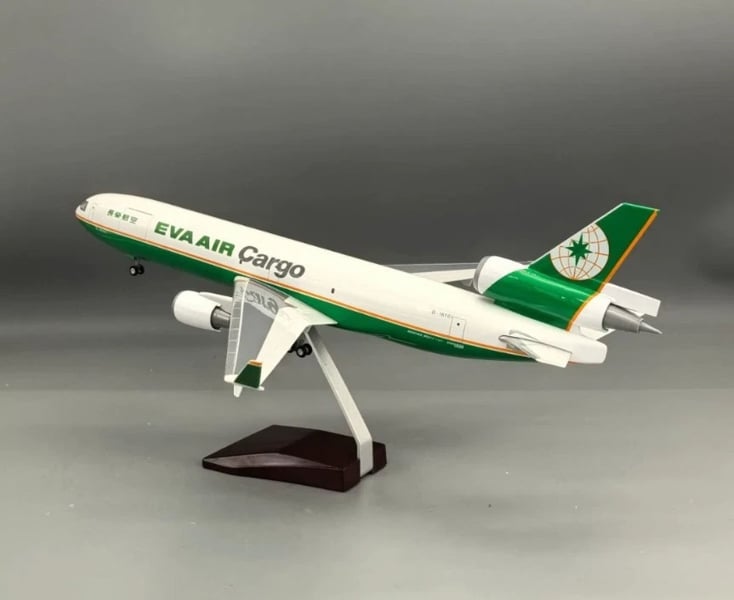  Mô hình máy bay Eva Air McDonnell MD-11 có bánh xe kích thước 47cm no led MB47120 