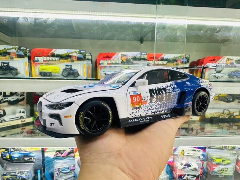  Xe ô tô mô hình bằng hợp kim và nhựa BM M4 GT3 tỉ lệ 1:24 JinLiFang OT24156 