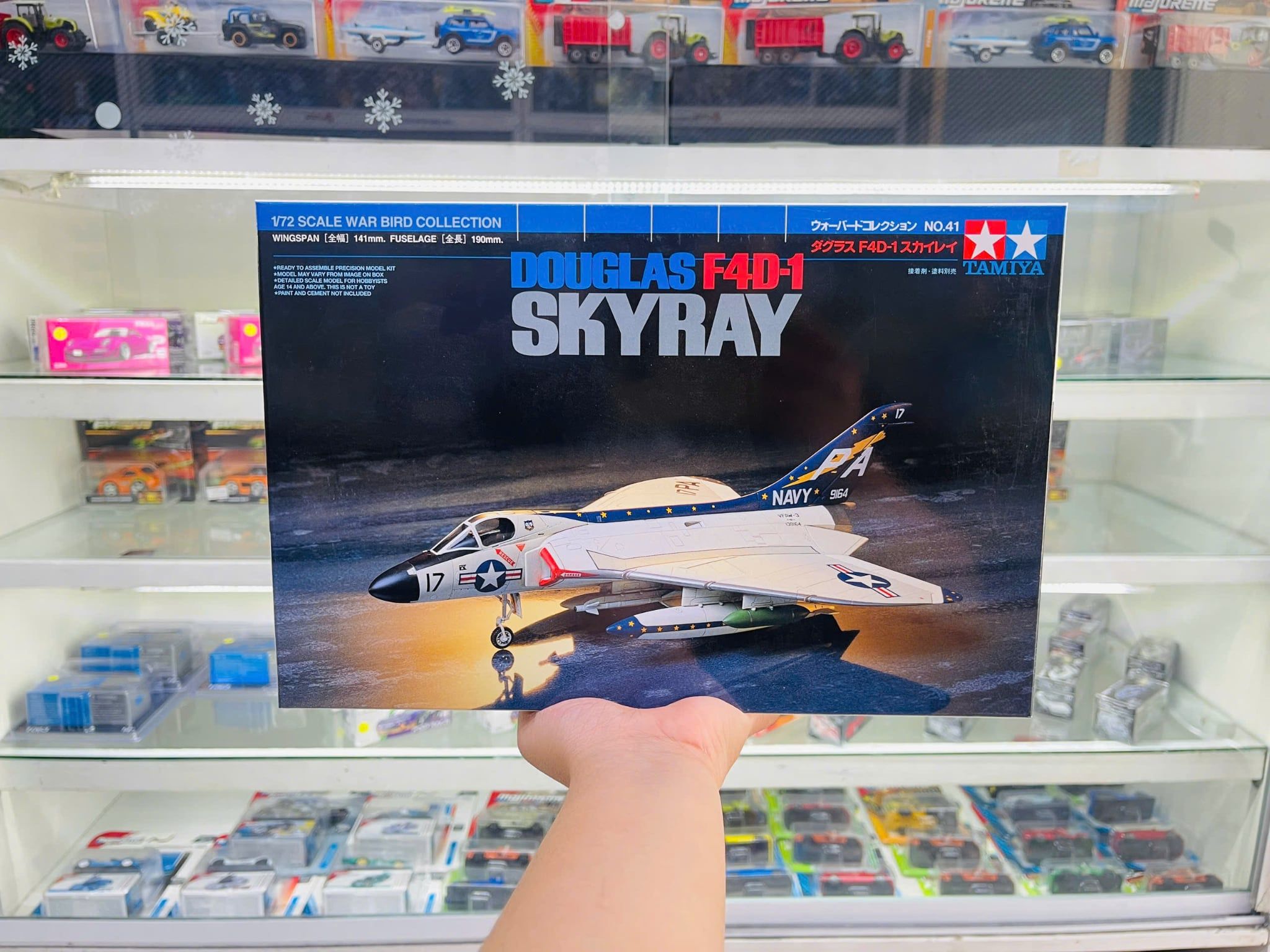  Mô hình lắp ráp máy bay DOUGLAS F4D-1 SKYRAY tỉ lệ 1:72 Tamiya 60741 
