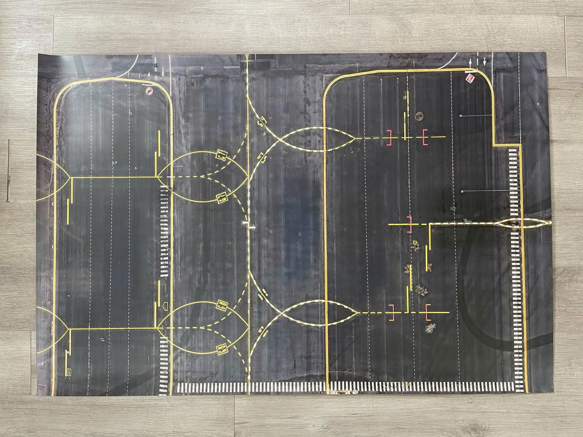  Phụ kiện trưng bày bãi đáp, đường băng chất liệu in pp 80x120cm cán mờ chống nước bụi bẩn dành cho máy bay mô hình nhiều tỉ lệ DR053 