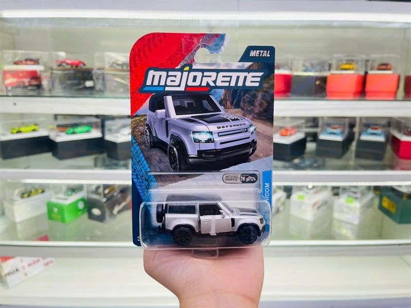  Mô hình xe Showroom Land Rover Defender 90 silver premium tỉ lệ 1:64 Majorette 8502000000 