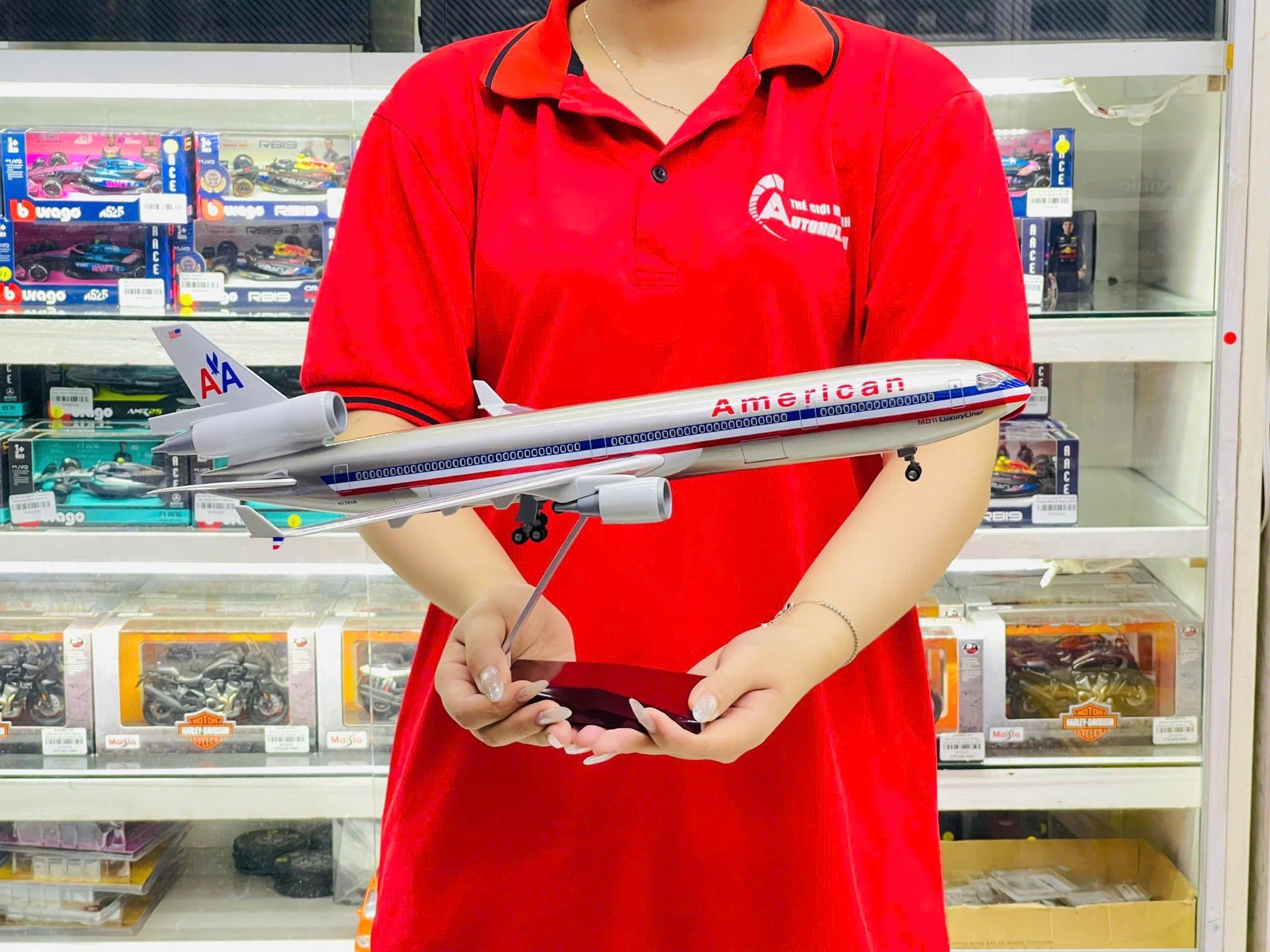  Mô hình máy bay American McDonnell MD-11 có bánh xe kích thước 47cm no led MB47119 