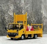  Mô hình xe tải Isuzu ELF Engineering Roadblock Vehicle Yellow tỉ lệ 1:64 DBGT Model OT64731 
