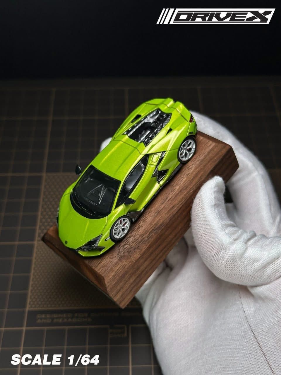  Mô hình xe lamorghini Revuelto Hanging Card Board Diecast Model tỉ lệ 1:64 Drive X OT64785 