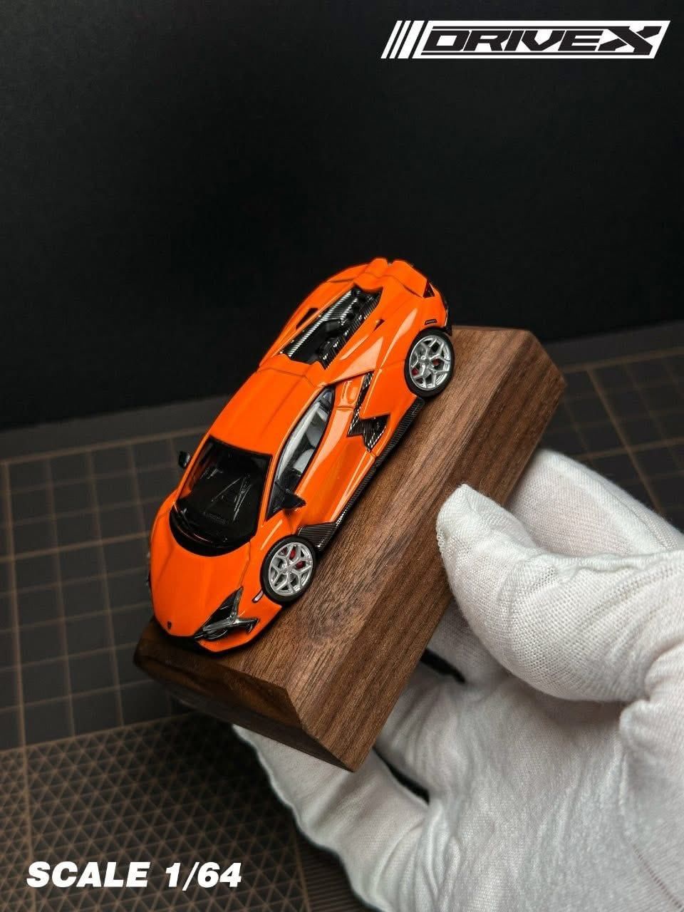  Mô hình xe lamorghini Revuelto Hanging Card Board Diecast Model tỉ lệ 1:64 Drive X OT64785 