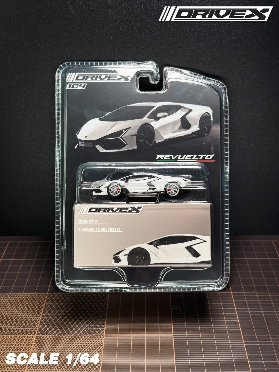  Mô hình xe lamorghini Revuelto Hanging Card Board Diecast Model tỉ lệ 1:64 Drive X OT64785 