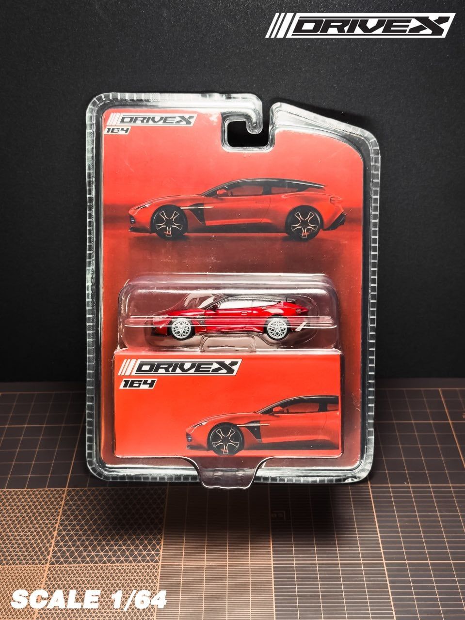  Mô hinh xe Aston Martin Vanquish Zagato Shooting Brake Hanging Card Board Diecast Model tỉ lệ 1:64 Drive X OT64789 