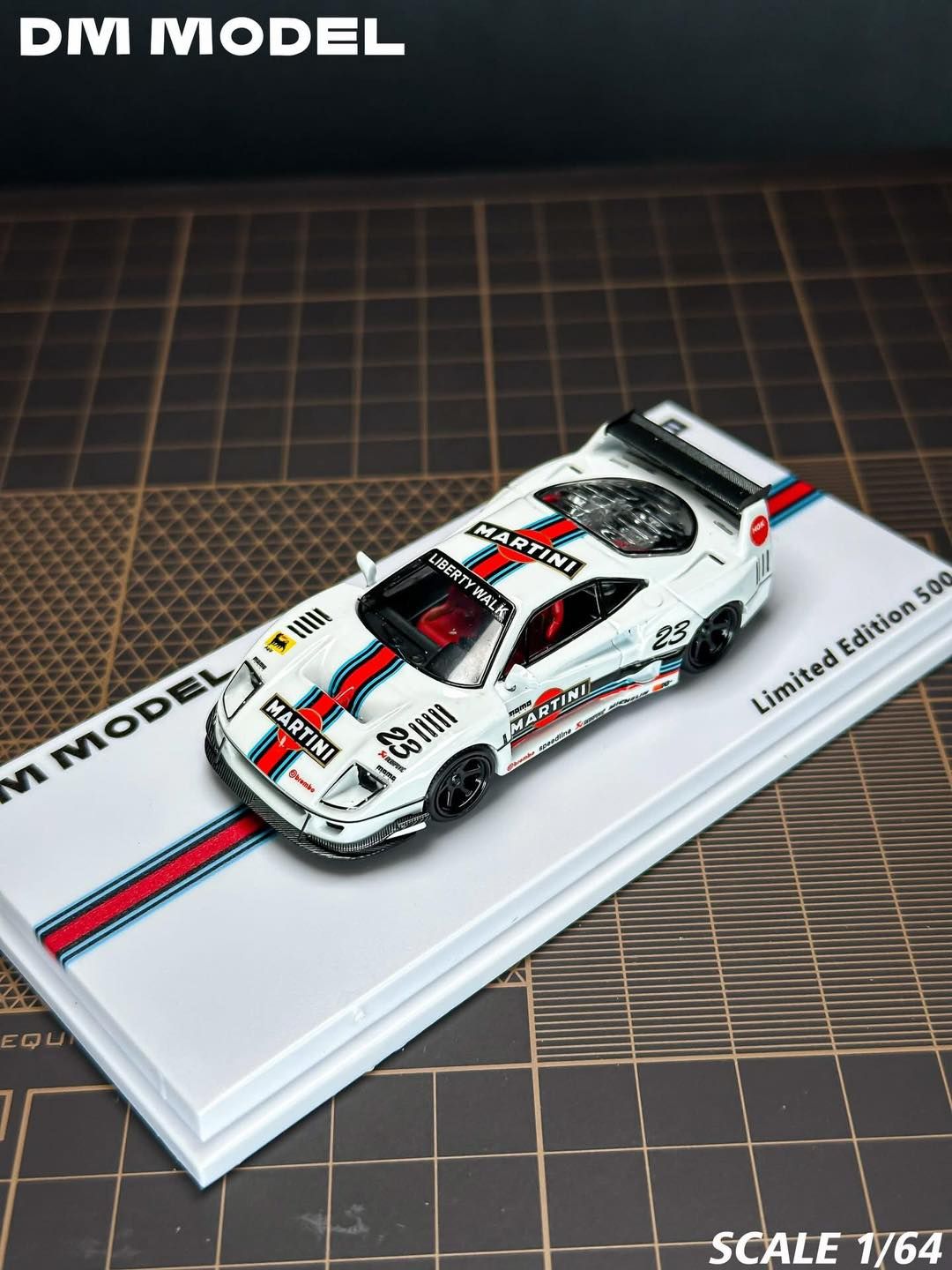  Mô hình xe Ferrari F40 LBWK limited 500pcs tỉ lệ 1:64 DM model OT64791 