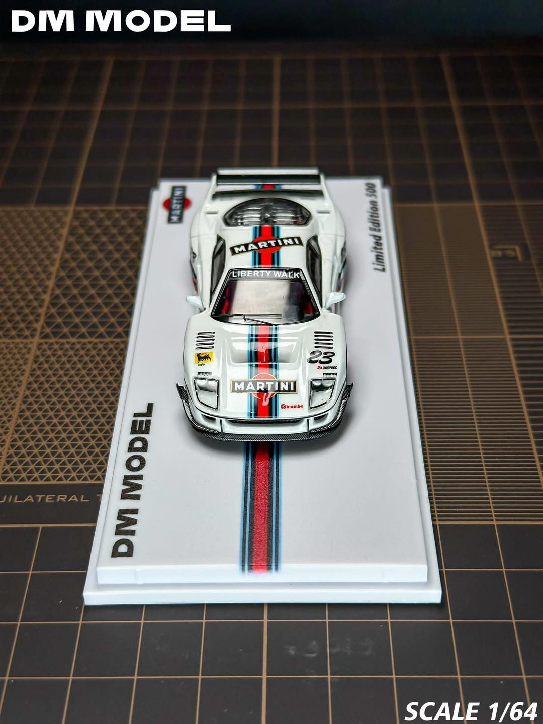  Mô hình xe Ferrari F40 LBWK limited 500pcs tỉ lệ 1:64 DM model OT64791 