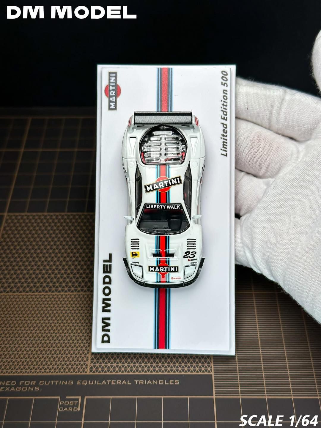  Mô hình xe Ferrari F40 LBWK limited 500pcs tỉ lệ 1:64 DM model OT64791 