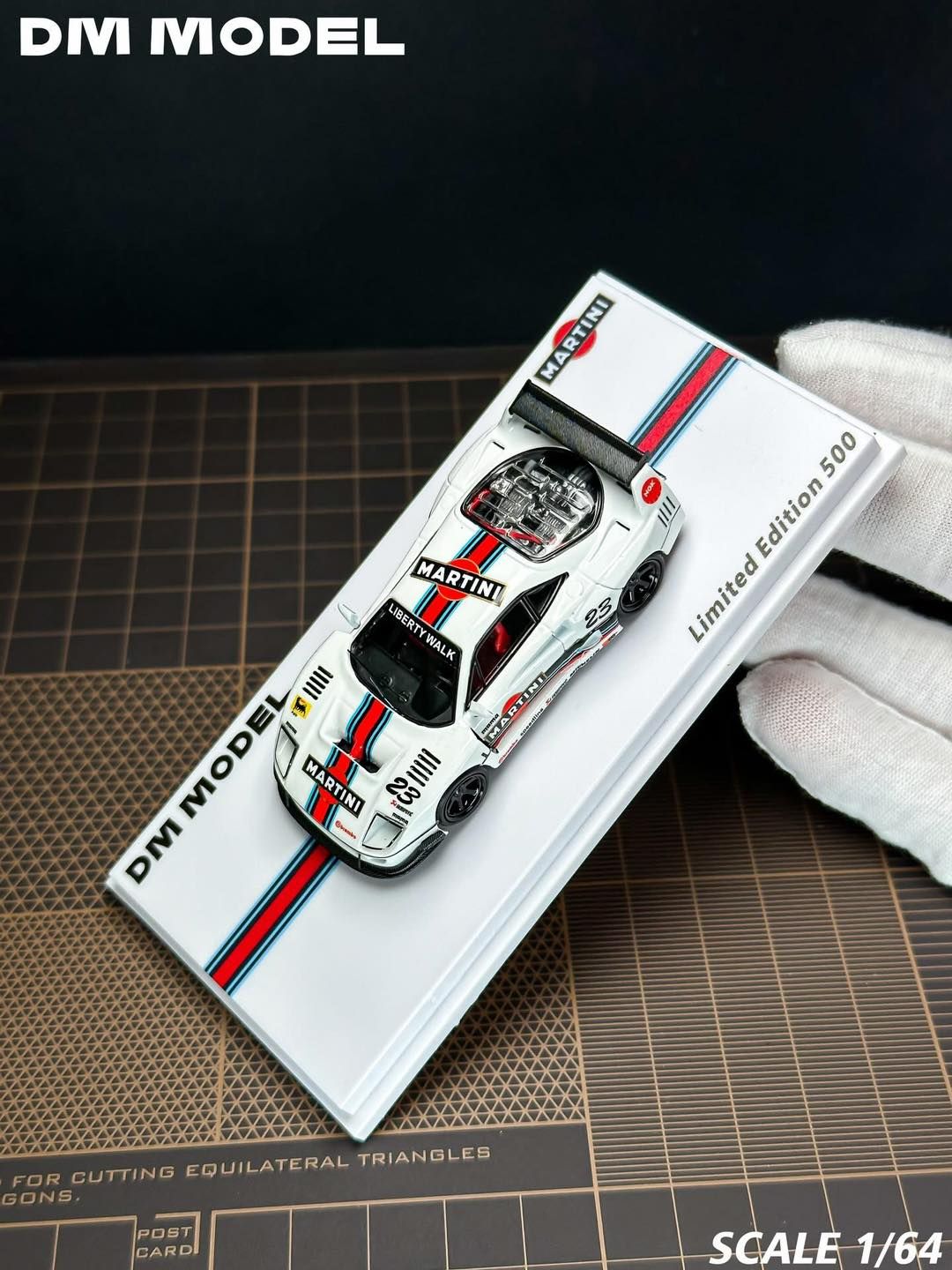  Mô hình xe Ferrari F40 LBWK limited 500pcs tỉ lệ 1:64 DM model OT64791 