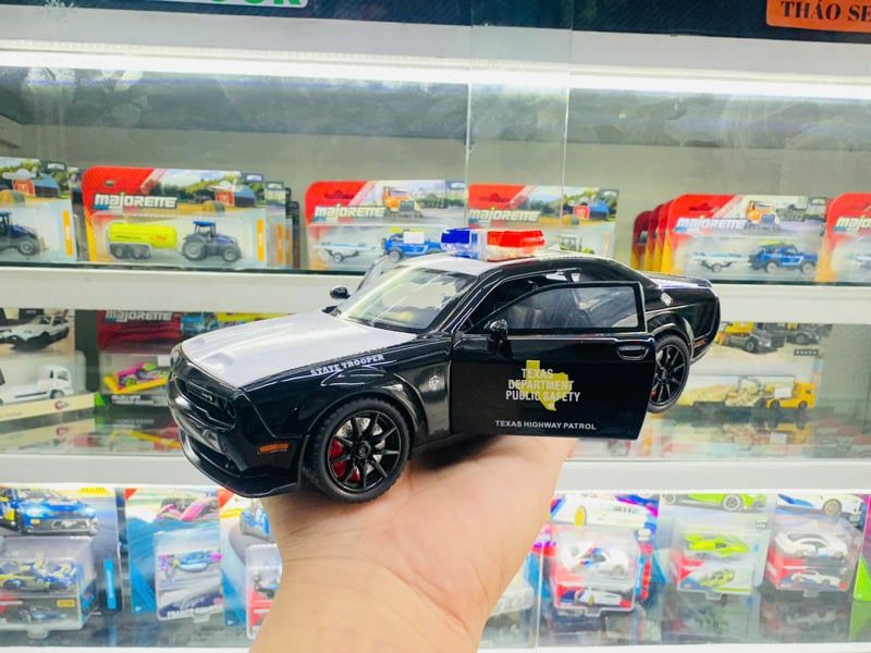  Xe ô tô mô hình bằng hợp kim và nhựa Dodg Challenger SRT Hellcat Police tỉ lệ 1:24 JinLiFang C2464 OT24161 