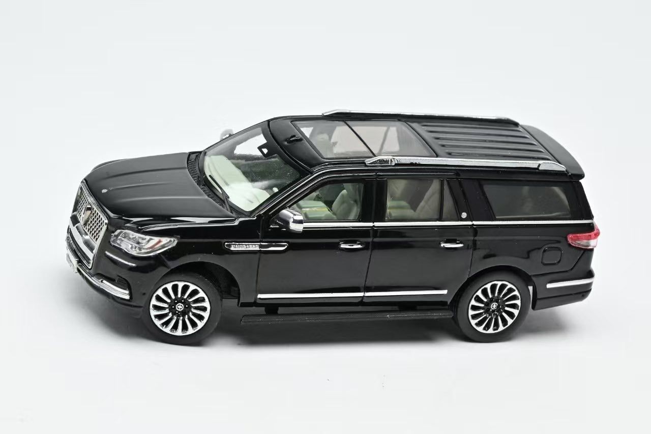  Mô hình xe Lincoln Navigator 2022 (LWB) tỉ lệ 1:64 WTX model OT64797 