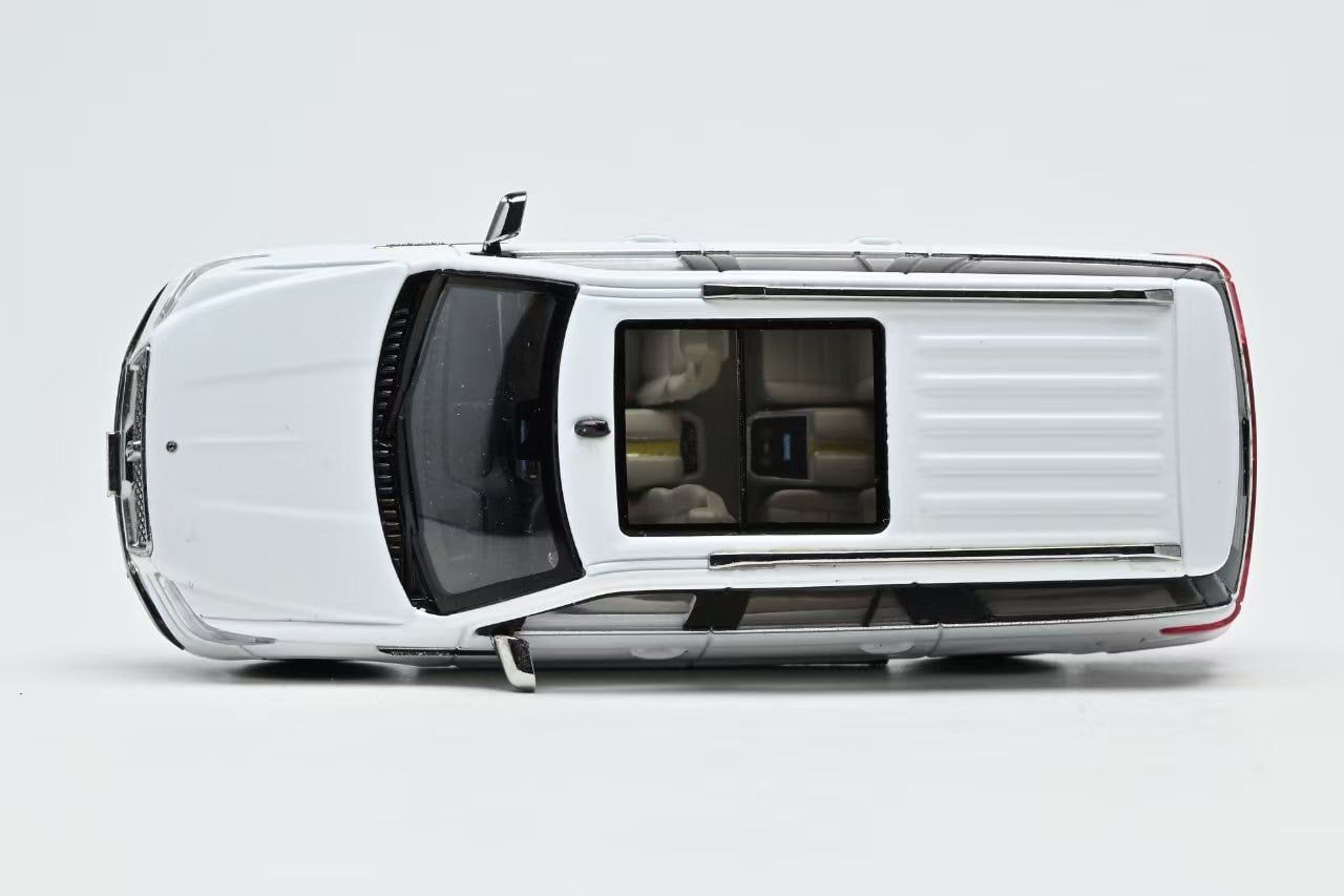  Mô hình xe Lincoln Navigator 2022 (LWB) tỉ lệ 1:64 WTX model OT64797 