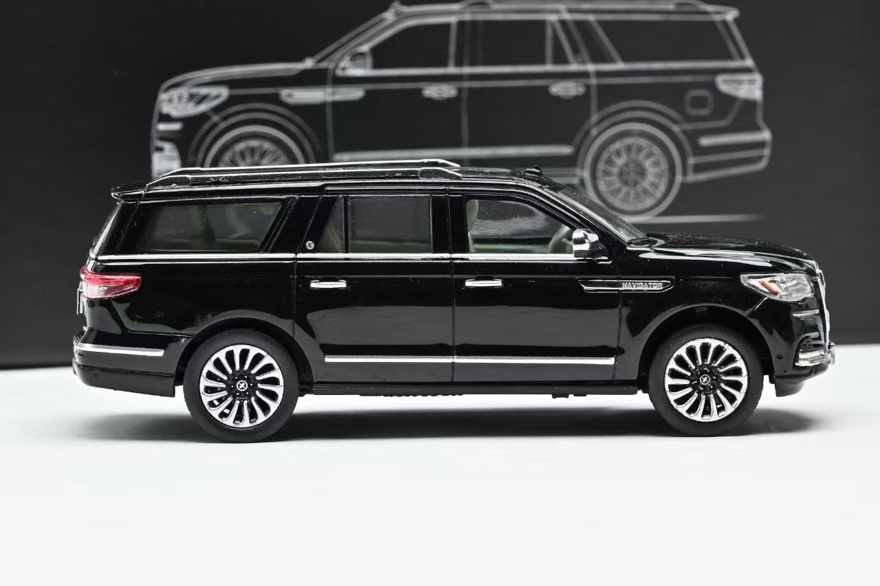  Mô hình xe Lincoln Navigator 2022 (LWB) tỉ lệ 1:64 WTX model OT64797 
