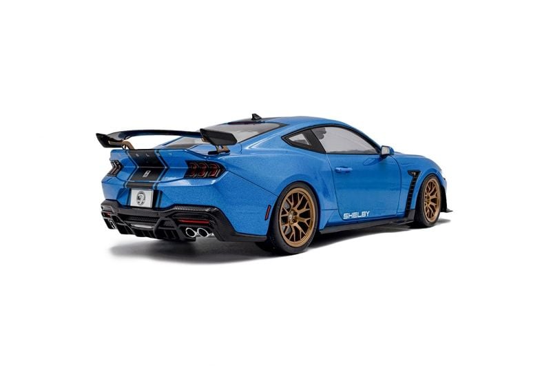  Mô hình xe Ford Shelby Mustang Super Snake 2025 Blue tỉ lệ 1:18 Solido S1813802 