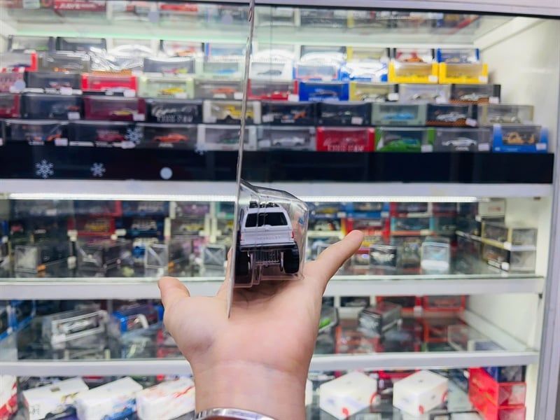  Mô hình xe tải Chevrolet Chevy Blazer 4x4 white Hotwheels kim loại có bản quyền chính hãng tỉ lệ 1:64 C4982-CV 