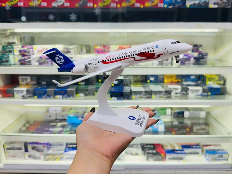  Mô hình máy bay Jiangxi C909 (ARJ) 24cm MB24007 