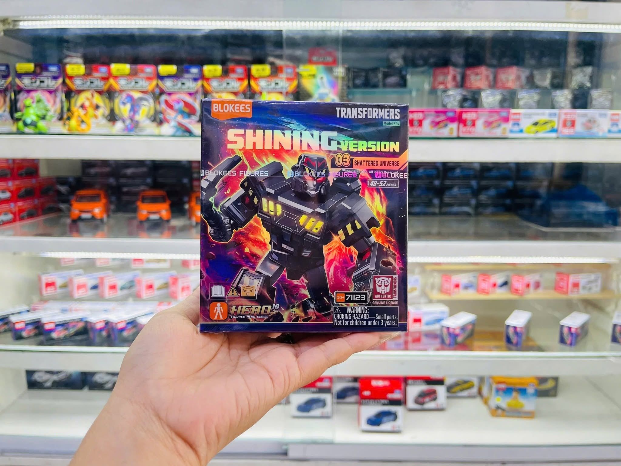  Mô hình lắp ráp phát sáng serries Transformers Shattered Universe Version(SV) 03 (Luminous Eyes & Chest) Blokees 71123 