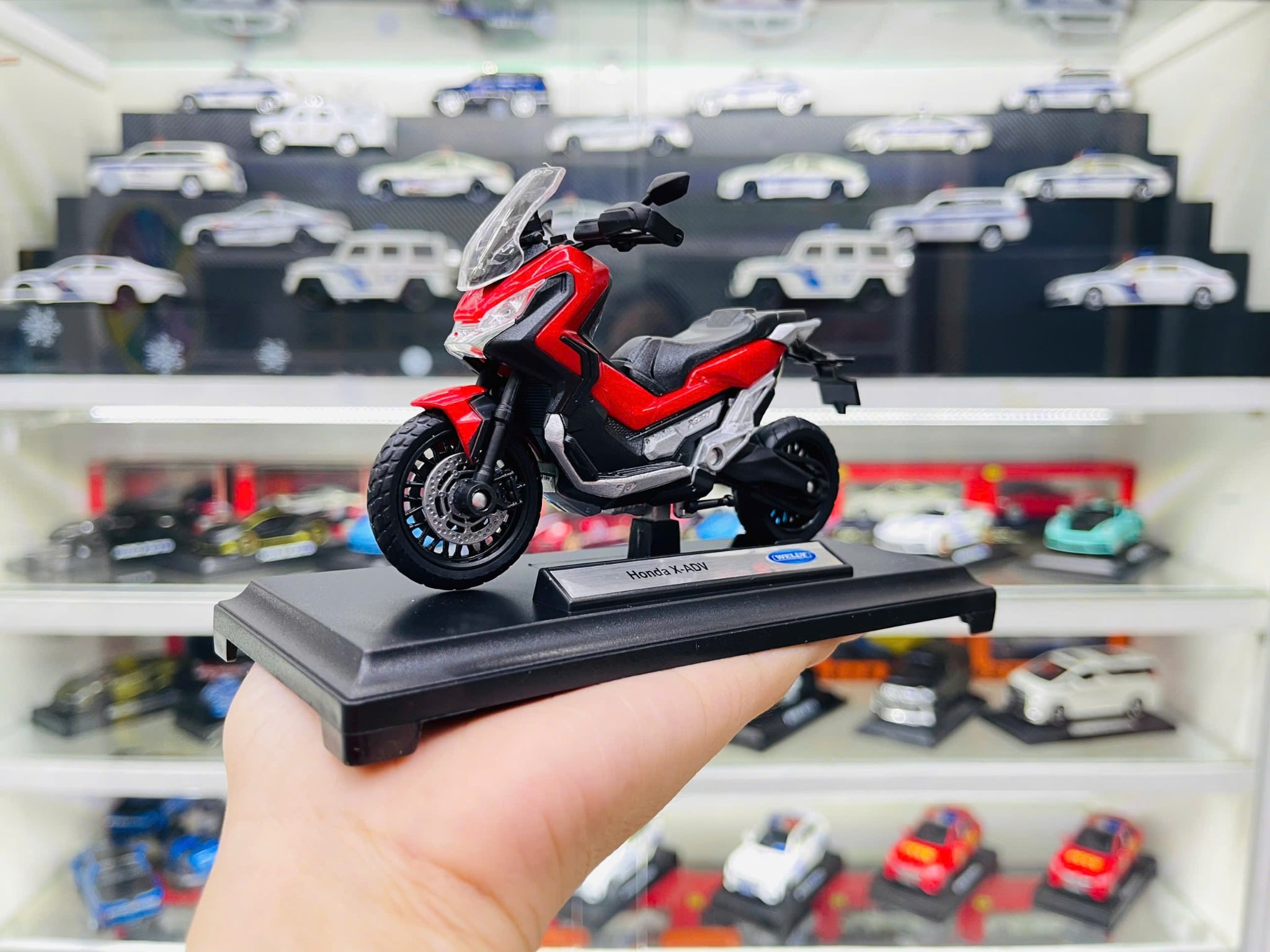  Mô hình xe Honda X-ADV 1:18 Welly 6900 