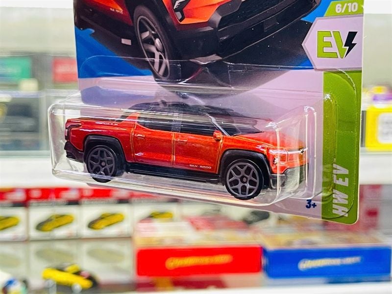 Mô hình xe tải Chevrolet Chevy silverado EV RST Hotwheels kim loại có bản quyền chính hãng tỉ lệ 1:64 C4982-CV 
