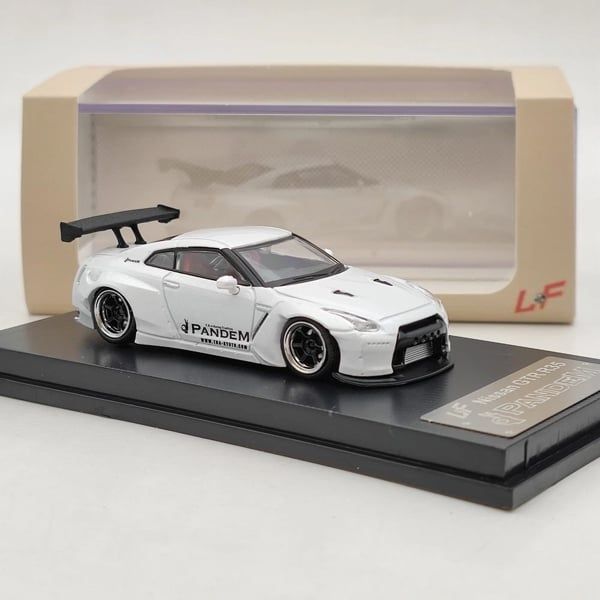  Mô hình xe Nissan GTR R35 Rocket Pandem tỉ lệ 1:64 Lang Feng model 43-GTR35-2 