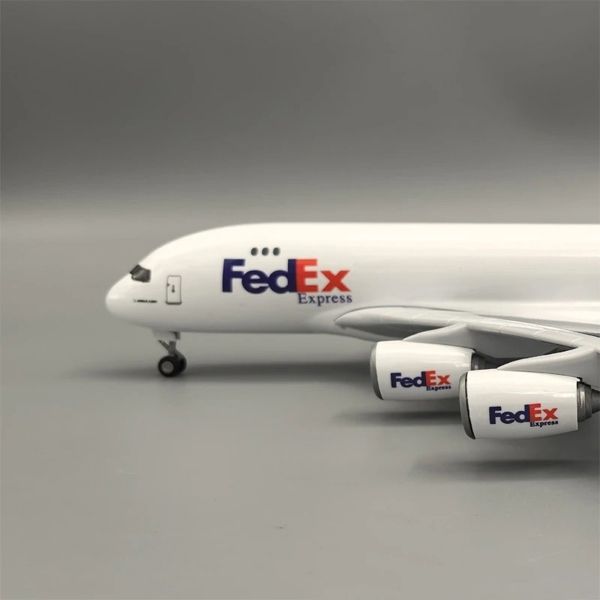  Mô hình máy bay vận chuyển Fedex Airbus A380 có bánh xe kích thước 47cm no led MB47102 