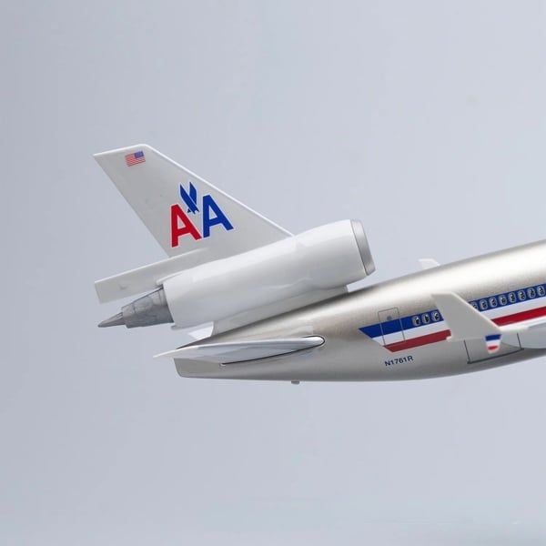  Mô hình máy bay American McDonnell MD-11 có bánh xe kích thước 47cm no led MB47119 