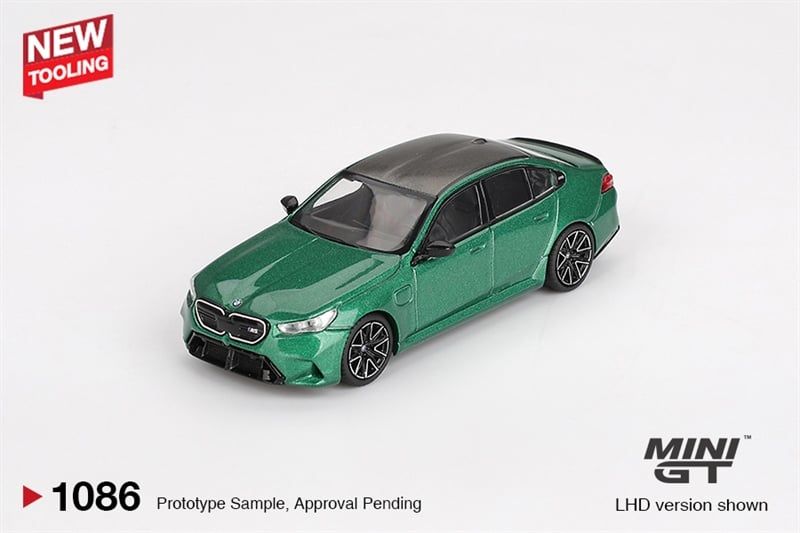 Mô hình xe BMW M5 (G90) Isle of Man Green Metallic bản card tỉ lệ 1:64 MiniGT MGT01086 Have Chase 