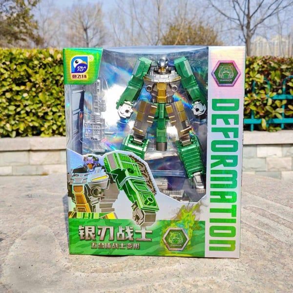  Mô hình xe Robot biến hình Sliver Blade Ultimate Destruction Deformation IDEAFLY HT12 