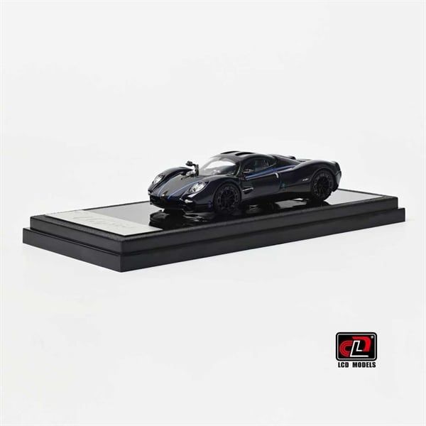  Mô hình xe Pagani Utopia (Black & Blue Carbon) tỉ lệ 1:64 LCD LCD64039-BB 