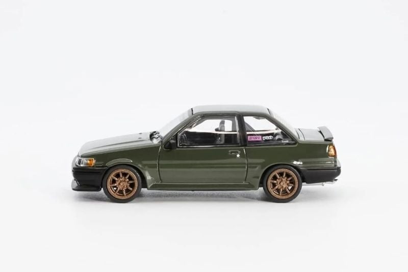  Mô hình xe Toyota Corolla AE86 Levin Army Green tỉ lệ 1:64 DCT LL-046-285 